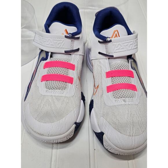 Nike Giannis Immortality SIZE 3 YOUTH White and Pink Sneakers - Picture 1 of 7